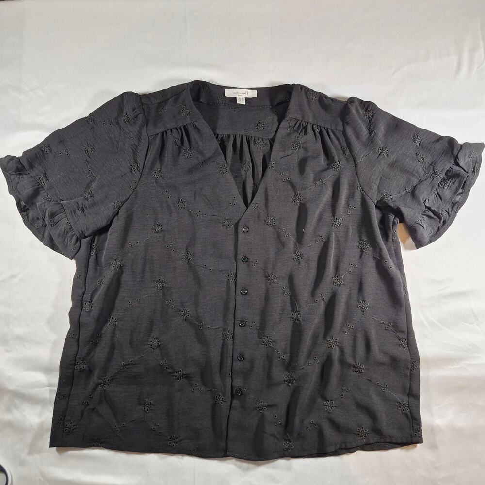Haver + Blair Women’s Black Floral Eyelet XL V-Neck Ruffle Sleeve Button-Up Top